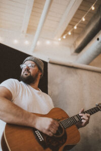 picture of dave hinrich with guitar
